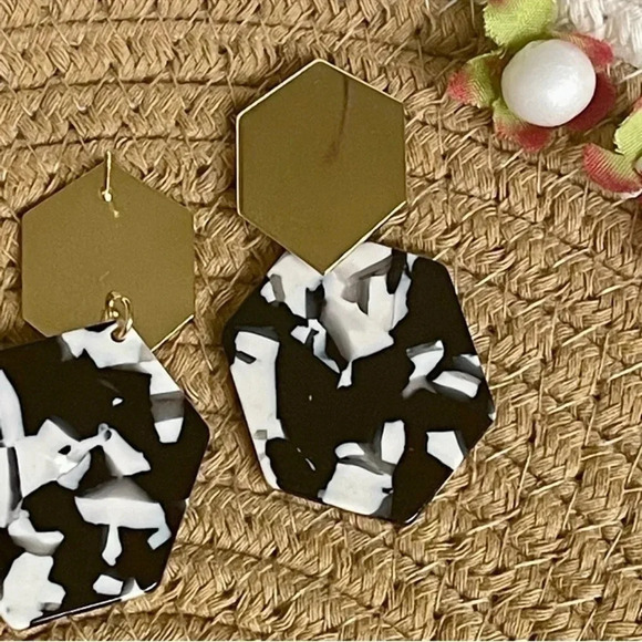 Black and White Marbled Gold Earrings - Picture 2 of 3